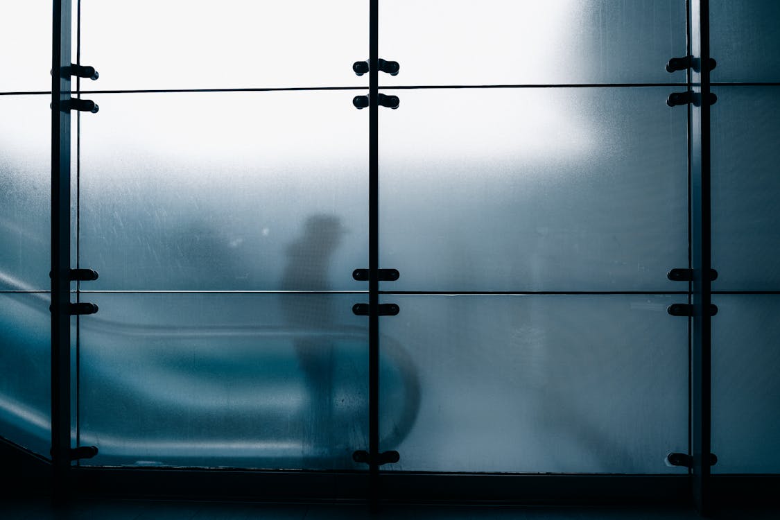 LLM Privacy Policies Compared: What Data Do Providers Keep — and Can They Train on It?